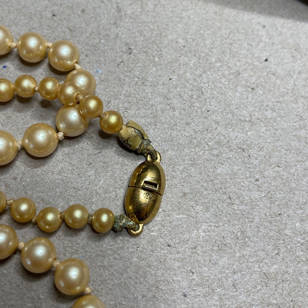 Monet Vintage Graduating Faux Mocha Pearls 28” Long Gold Tone Clasp Og Tag - Picture 5 of 6
